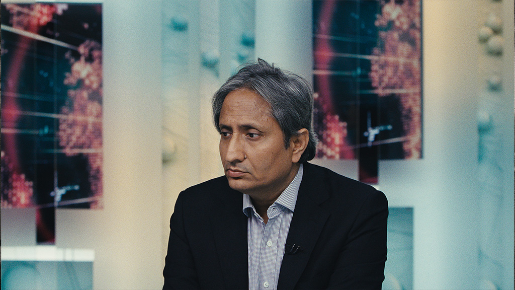 Poster - WHILE WE WATCHED | <em>NAMASKAR MAIN RAVISH KUMAR</em>